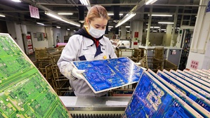 台湾电路板产业在防疫周延下不影响生产，将持续带动原物料与设备产业正向发展。