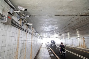 新竹市政府于多处的地下道设置中保科智慧水位监测系统，藉由安装的摄影监视设备即时回传现场画面，得以充分掌握现场状况。