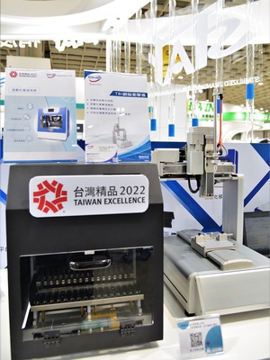 精浚科技在台北國際自動化大展上的J930攤位上，首度以動態展現最完整模組化設計的光、機、電整合解決方案。