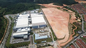 英飛凌位於馬來西亞居林的前端製造基地鳥瞰圖，新廠區落成將用於生產碳化矽和氮化鎵功率半導體產品。