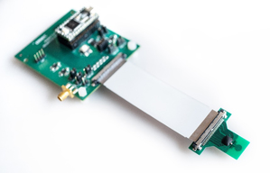由imec开发的全新脉冲无线电超宽频发射器晶片具备高达1.66Gb/s的资料传输率，可用来支援体内感测与短程测距应用。