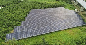 寶碩於台南市關廟區新埔段設立太陽能板，驅動能源轉型，邁向2050淨零碳排目標。