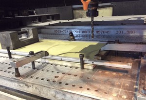 漢翔公司使用金屬中心鍍膜鑽頭進行玻璃纖維與銅箔複合材料鑽孔測試