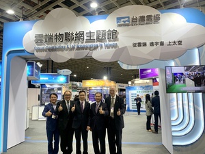 台灣雲端物聯網產業協會為協助台灣產業導入數位科技、也帶領會員廠商迎接疫情後第一波國外買主,今(26)日在AIoT Taiwan展期間,集結三大電信商、研華、佳世達、工研院等16家廠商和法人單位