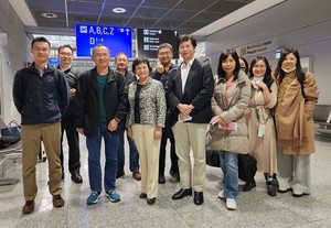 由国科会竹科管理局??局长陈淑珠 (前排左三)带队至欧洲进行国际交流，并叁与2022MADICA德国杜赛道夫医疗器材展。