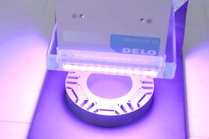使用高溫粘合劑對馬達中的磁鐵進行光預固定（source：DELO）
