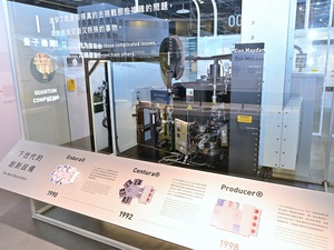 在製造區的基地中央,還坐落著科教館半導體展區的鎮館之寶,也是本次展覽最大件的核心展品Precision 5000,藉其首次推出單晶圓多反應室的設計可以在不犧牲生產速度的前提下,維持一次處理一片晶圓的精細模式