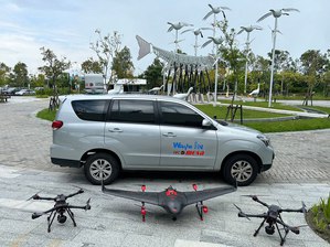 中低轨卫星接收器(车辆左上方白色圆柱体)可结合金属中心无人飞行载具应用