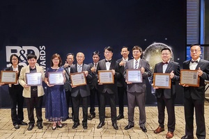 工研院勇夺8项「R&D 100 Awards全球百大科技研发奖」，获奖同仁於美西时间16日亲赴现场领奖。