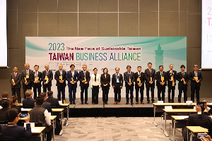 经济部今日於南港展览馆二馆再度举办2023年台湾全球招商论坛，展现台湾供应链及产业聚落量能。