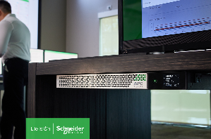 施耐德電機APC Smart-UPS Ultra相較於同類型解決方案，擁有2.4倍功率密度，而其體積與重量減少50%，可在狹小空間中提供更多電力，並為邊緣應用釋放更多IT空間