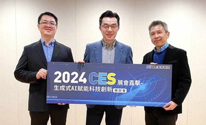 由工研院产业科技国际策略发展所组长赵祖佑（中）率领研究团队直击2024 CES年度展会，带回现场情报及卓见。