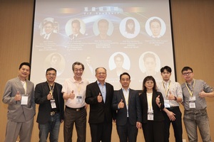 圖左起為清大材料系嚴大任教授、SEMI Taiwan/ 陽明交大光電研究所郭浩中教授、陽明交大機械系成維華教授、筑波科技董事長許深福、泰瑞達台灣區總經理高士卿、陽明交大電子研究所洪瑞華教授等人合影