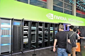 AI手机与PC的温和成长;加上AI伺服器与低轨卫星通讯需求的爆发,都为PCB产业扩大了新应用市场,带来强劲成长动能