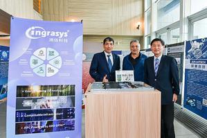 健行科大校長郭瑞祥（右）電資學院院長魯大德（左）與鴻佰科技資深經理傅景堂於捐贈AI伺服器前合影，象徵產學合作攜手推動智慧科技教育。