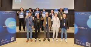 圖前排左起為台灣人工智慧實驗室產業方案總經理黃佳欣、HPE台灣暨香港董事長王嘉昇、台灣人工智慧實驗室創辦人杜奕瑾等合影，圖二為MCP像是Agent世界裡的萬用轉接頭 ，各種來源的資料格式都能「一插即通」。