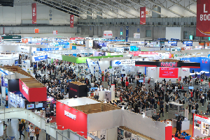 图为「Intelligent Asia 2024」南港一馆展会盛况，吸引来自全球的专业观众与买主，2025年将再扩大展出规模与国际叁与。