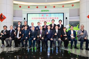 經濟部長龔明鑫與機械、工具機及木工機產業代表面對面交流後合影