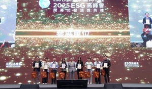 震旦家具(右一)於2025 ESG高峰會展示永續的多元發展與辦公場域轉型(吳榮邦／攝影)；圖二為Activa靈動辦公解決方案可滿足不同規模與類型企業需求。