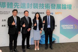 机械公会与SEMI国际半导体产业协会,共同主办「2025半导体先进封装技术发展论坛」,左起为机械公会许文通秘书长、庄大立理事长、SEMI苏贞萍 台湾区??总,及吕文??会长。
