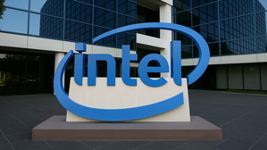 Intel正与长年竞争对手 AMD进行初步接触,探讨建立晶圆代工合作关系。