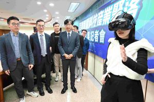 宏達電國產5G專網搭配VIVE系列VR智慧頭戴裝置，透過5K高畫質體驗西班牙高第聖家堂3D虛擬實境