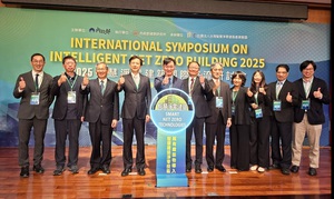 圖一為2025智慧淨零建築國際研討會與會貴賓合影。圖二為內政部建研所所長王榮進(中)、日本筑波大學山下英和教授(右2)、印尼蘇門答臘理工學院譚羅西博士(左3)等與會座談。