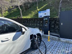 远传助打造桃园7大风景区公有停车场充电站，实现低碳永续旅游，其中的拉拉山游客服务中心为北台湾海拔最高的180kW充电站。