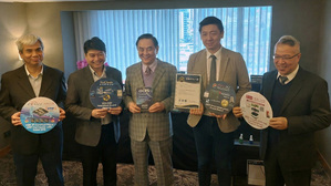 鈺創董事長盧超群(中)帶領子公司主管共同發表CES 2026的重點方案