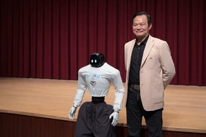 上纬智联自主研发的人形机器人正式亮相