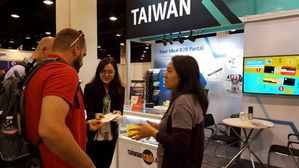 机械公会建请政府，仍应持续关注新台币汇率与竞争对手国的升贬关系，才能真正维持台湾机械产品的出囗竞争力不坠。