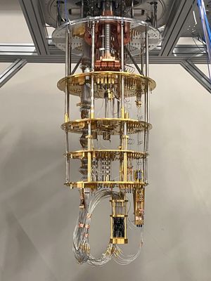 中央研究院今（29）日再公布完成新一代「20位元超導量子晶片」，並成功導入量子電腦系統