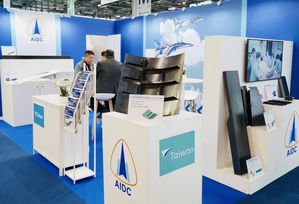 汉翔於JEC World 2026展出热塑复材亮点产品「曲面门板」(Curved Shell)