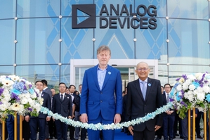 Analog Devices 執行長暨董事會主席Vincent Roche(左)與Analog Devices泰國董事總經理Wirat Sri-amonkitkul (右) 共同出席ADI泰國先進製造工廠剪綵儀式