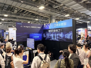 鼎新數智展示企業級Agentic AI應用解決方案，圖二為「數智分身」落地於企業實務場景。